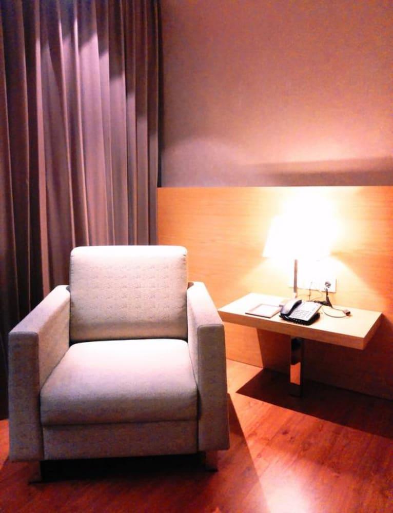 Hotel Santika Premiere Gubeng Surabaya Esterno foto