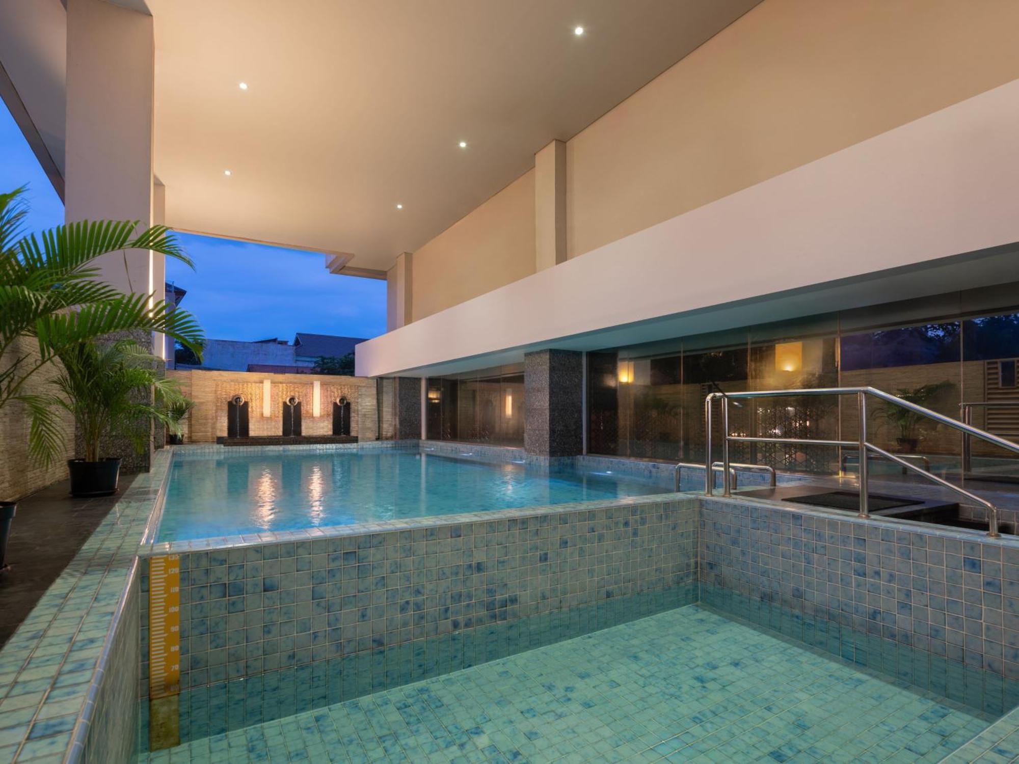 Hotel Santika Premiere Gubeng Surabaya Esterno foto