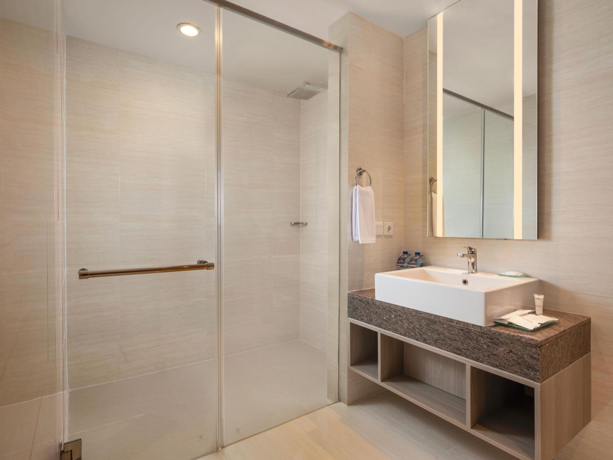 Hotel Santika Premiere Gubeng Surabaya Esterno foto