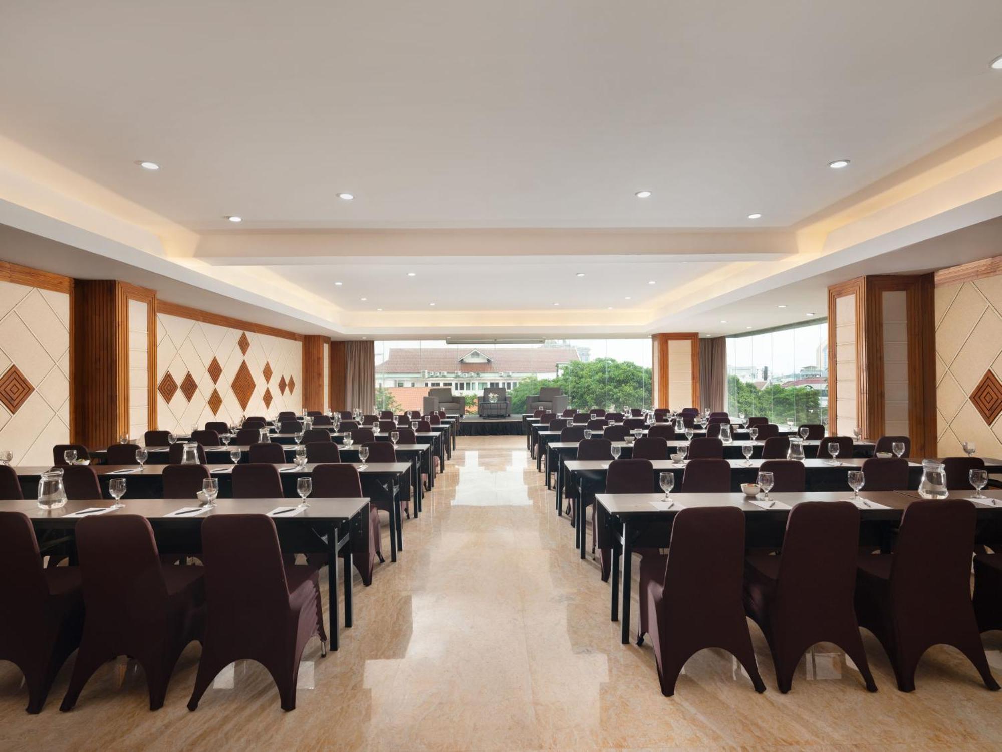 Hotel Santika Premiere Gubeng Surabaya Esterno foto